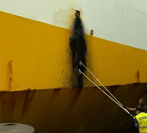 izmit korfezini kirleten gemi 1